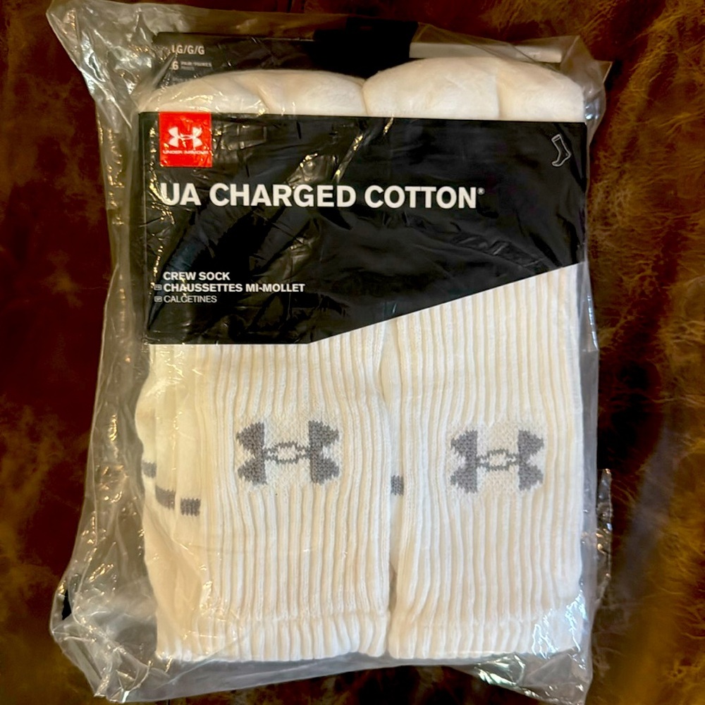 Under Armour charges white cotton crew socks - NWT